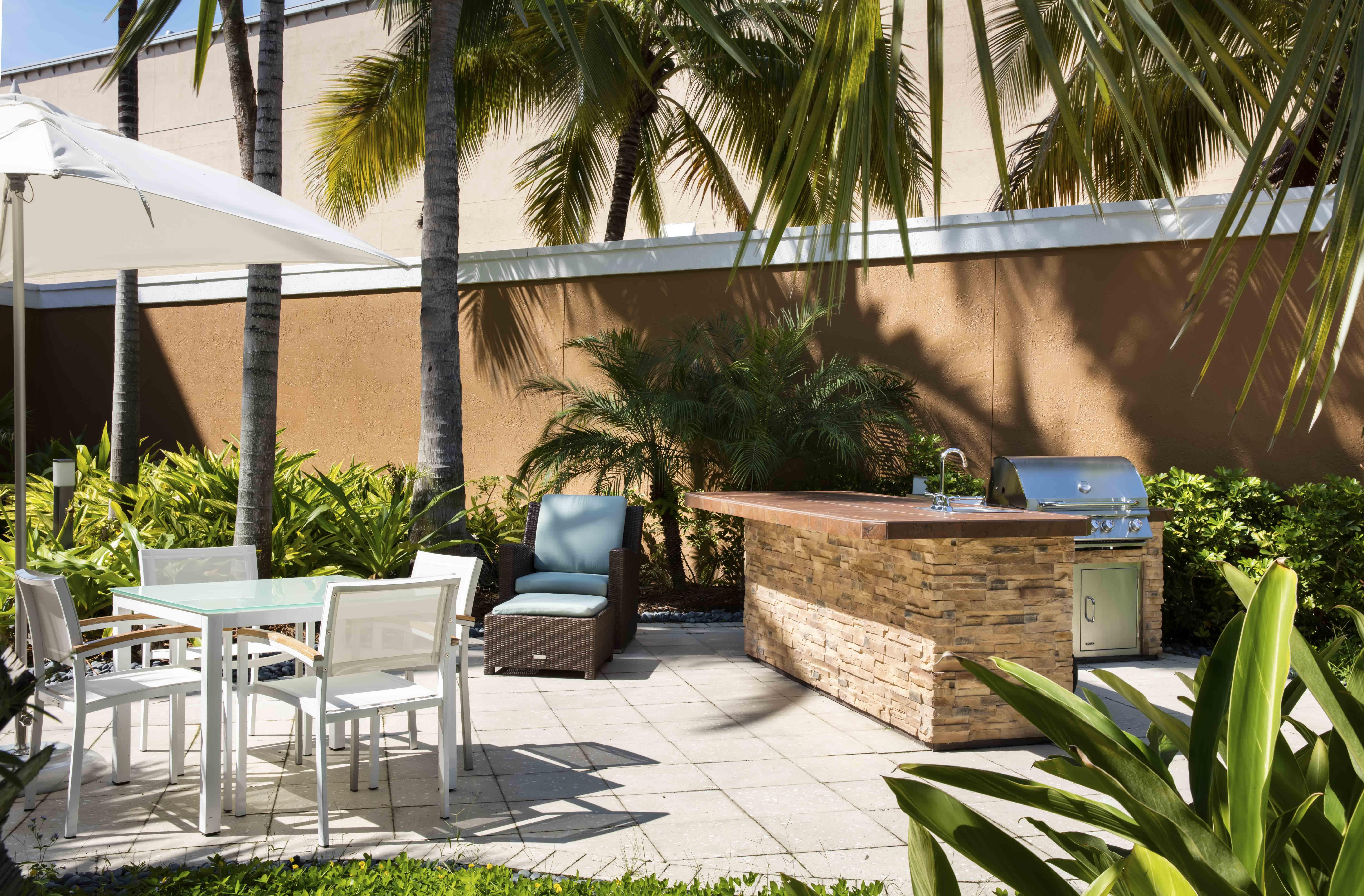 Courtyard By Marriott Miami Aventura Mall Exterior photo